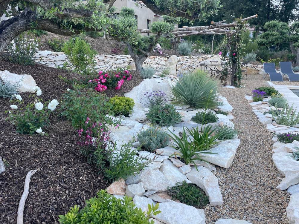 Aménagement de jardins près de Remoulins 